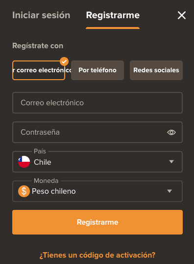 Formulario de registro en Casino Sol Chile donde los usuarios pueden crear una cuenta usando correo electrónico, teléfono o redes sociales, seleccionando país y moneda local (peso chileno).